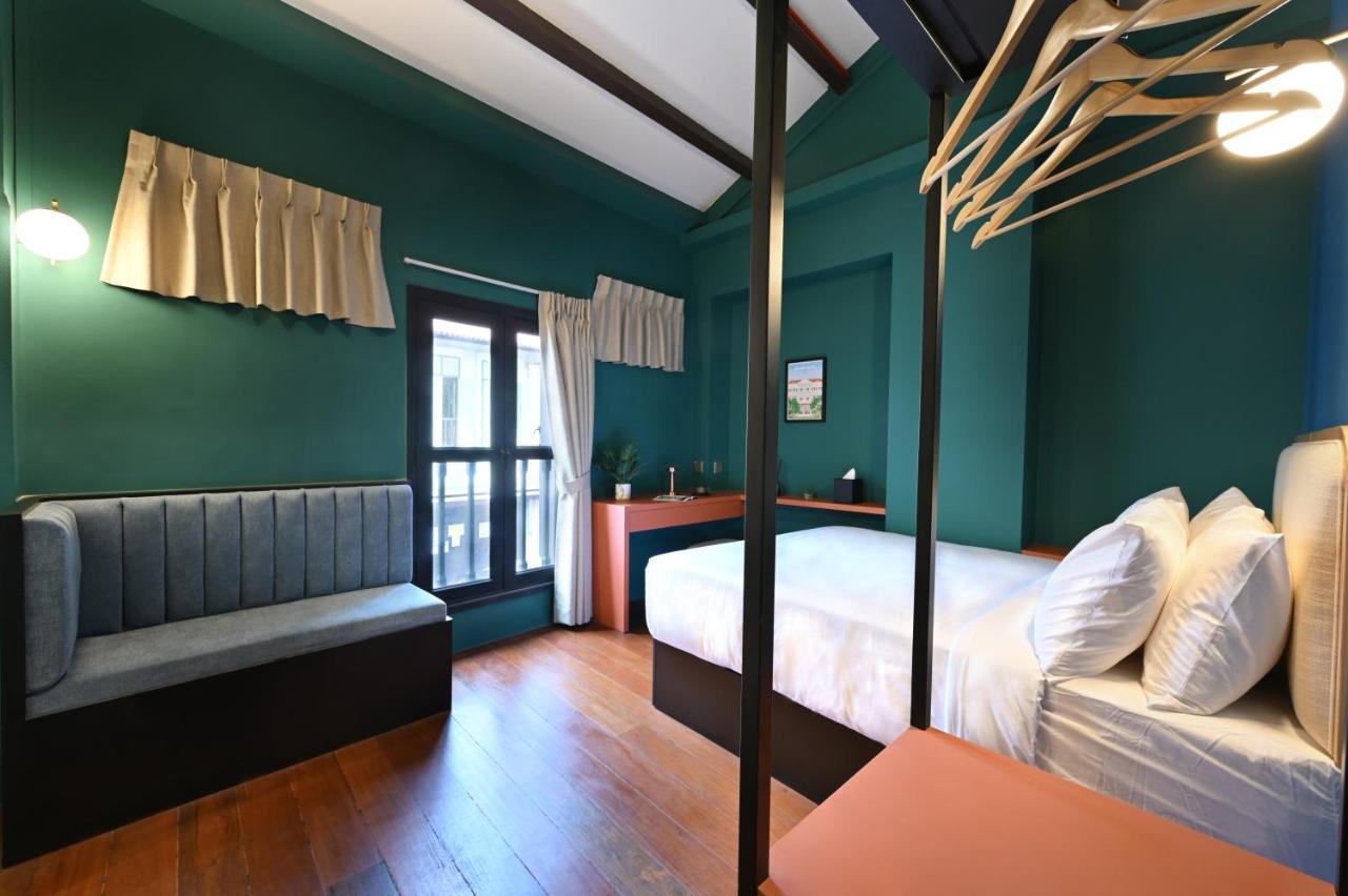 Deluxe Double Room Shower,1468966613:JPEG